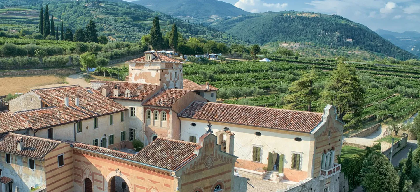Palazzo Montanari and surrounding nature